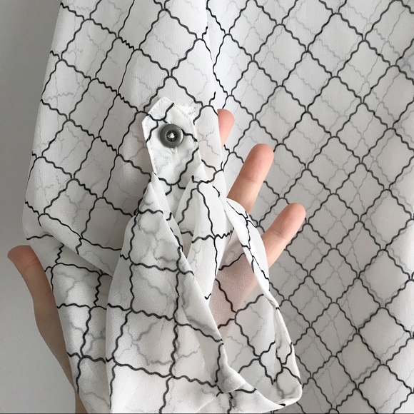 💛 SALE CAbi Tab Sleeve Sheer V Neck Button Down - Picture 6 of 6